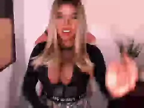 Snapshot of Zandralopez chatting on 07/04/26, 11:05 Zandralopez online show from 07/04/26, 11:05