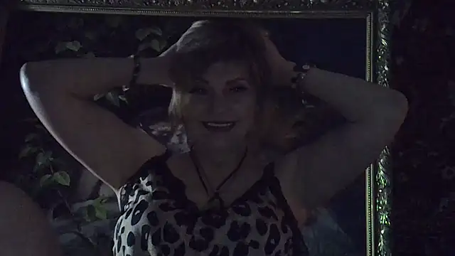 Lia Rayss online show from 05/05/26, 08:17