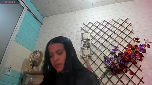 LITTLE-NESSA online show from 04/27/26, 09:13