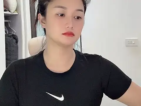 AmyLinee 1 online show from 05/17/26, 06:55