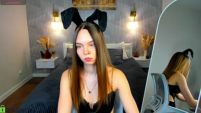 Snapshot of Sofa_Vleifo chatting on 04/01/26, 01:28 Sofa Vleifo online show from 04/01/26, 01:28