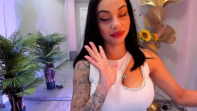 Snapshot of MissSiennaa chatting on 06/24/26, 04:44 MissSiennaa online show from 06/24/26, 04:44