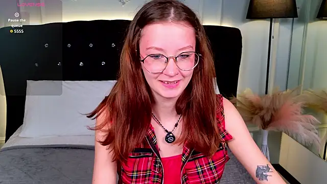 Snapshot of AmelieViolet chatting on 06/26/26, 11:03 AmelieViolet online show from 06/26/26, 11:03