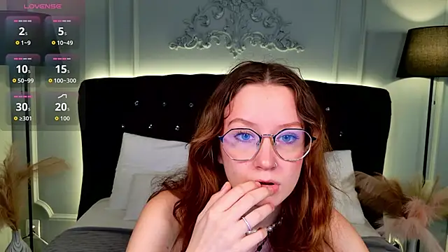 Snapshot of AmelieViolet chatting on 07/02/26, 10:21 AmelieViolet online show from 07/02/26, 10:21