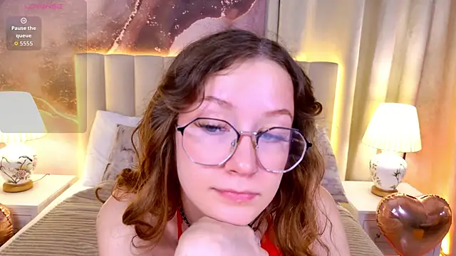 Snapshot of AmelieViolet chatting on 07/10/26, 10:40 AmelieViolet online show from 07/10/26, 10:40