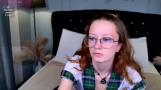 Snapshot of AmelieViolet chatting on 07/12/26, 11:12 AmelieViolet online show from 07/12/26, 11:12