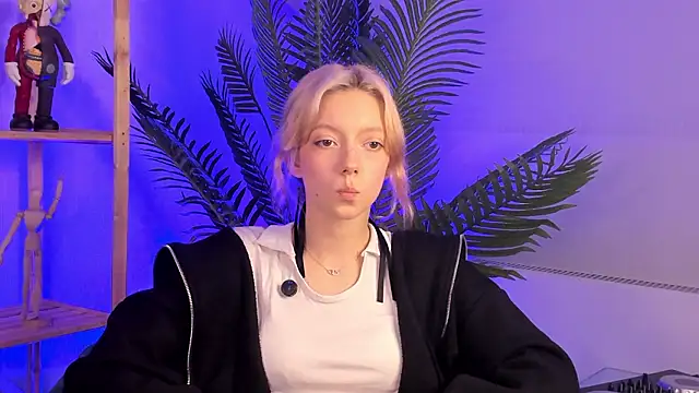 TyraTopinka online show from 03/19/26, 01:37