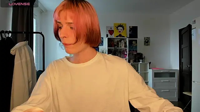 Snapshot of sweet_peach___ chatting on 04/04/26, 01:19 sweet peach online show from 04/04/26, 01:19