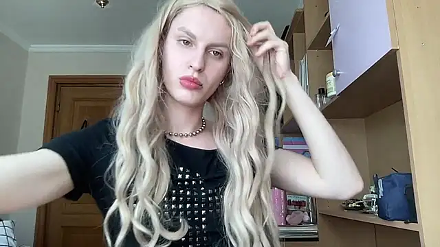 Snapshot of ranya-may chatting on 04/17/26, 11:24 ranya-may online show from 04/17/26, 11:24
