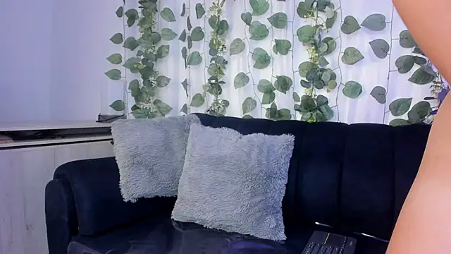 Mia Luna online show from 04/18/26, 07:58