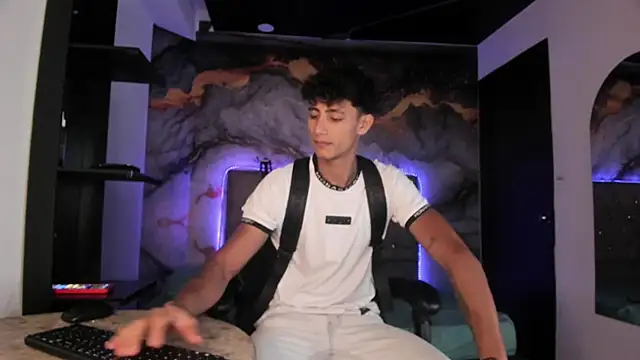 MaxiimoRomano  online show from 05/13/26, 01:30