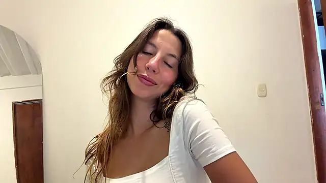 Snapshot of Julieta_Jol chatting on 04/21/26, 01:39 Julieta Jol online show from 04/21/26, 01:39
