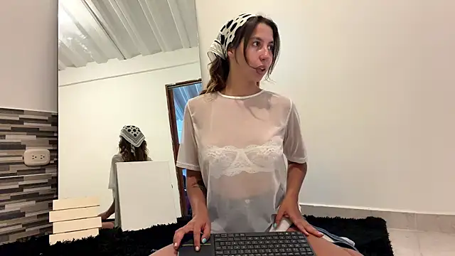Snapshot of Julieta_Jol chatting on 04/22/26, 02:07 Julieta Jol online show from 04/22/26, 02:07