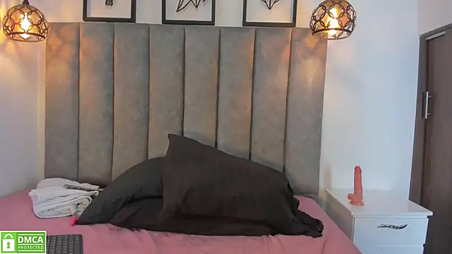 Camille Hills online show from 03/19/26, 04:27