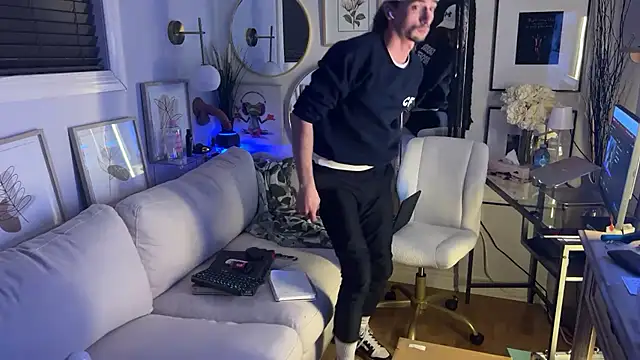 DylanBrook online show from 04/07/26, 06:03