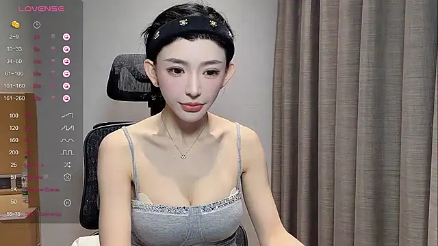 Snapshot of kiki-12 chatting on 04/21/26, 01:42 kiki-12 online show from 04/21/26, 01:42