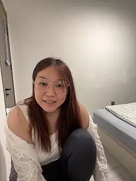 Snapshot of aabdd_2000 chatting on 03/19/26, 04:44 aabdd 2000 online show from 03/19/26, 04:44