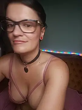 Evamilfhungary online show from 06/15/26, 08:22
