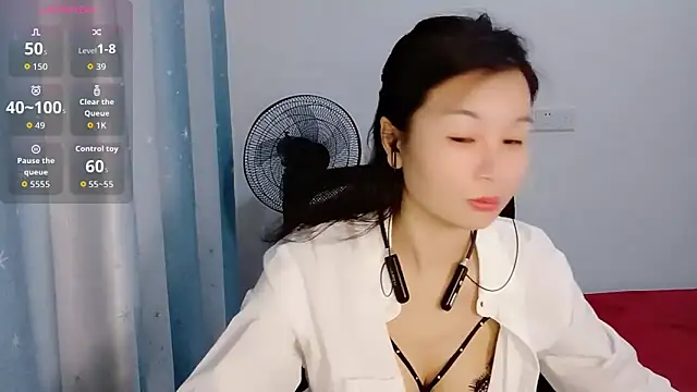 Snapshot of Lianzi-2026 chatting on 06/04/26, 12:11 Lianzi-2026 online show from 06/04/26, 12:11