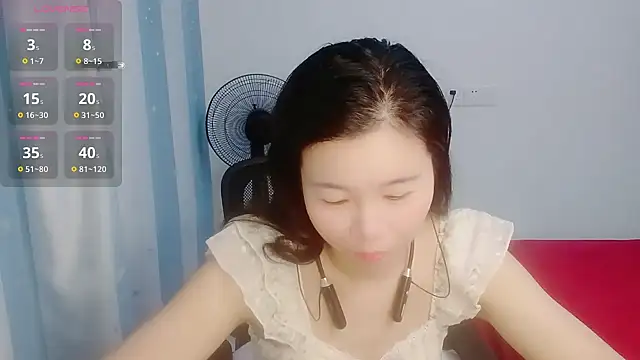Snapshot of Lianzi-2026 chatting on 06/15/26, 12:18 Lianzi-2026 online show from 06/15/26, 12:18