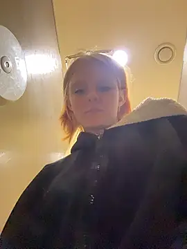 Snapshot of NinaParri chatting on 04/18/26, 03:32 NinaParri online show from 04/18/26, 03:32