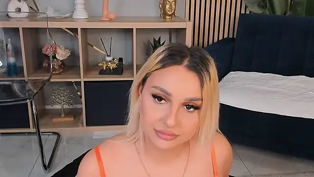 Snapshot of CurvyyVanessa chatting on 05/11/26, 03:45 CurvyyVanessa online show from 05/11/26, 03:45
