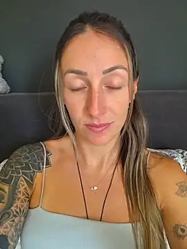 NicoleKaiser online show from 06/12/26, 10:03