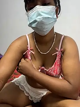 Snapshot of honeyi_babe chatting on 06/18/26, 03:38 honeyi babe online show from 06/18/26, 03:38