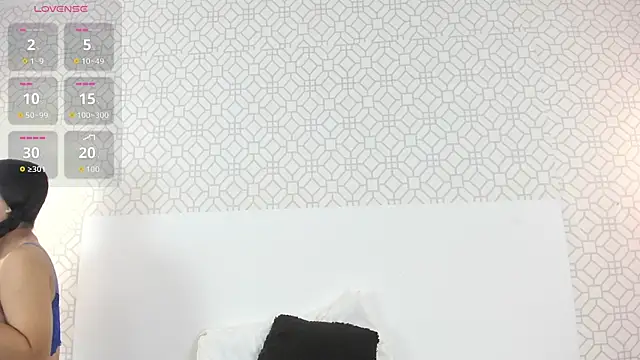 ZoeCooper1 online show from 04/14/26, 12:11