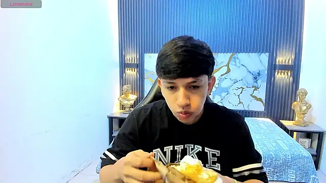 AdrianFranko online show from 05/25/26, 01:39