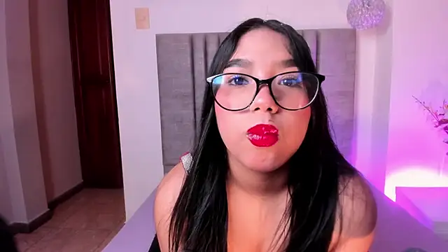 Snapshot of JuliethDior chatting on 03/20/26, 06:24 JuliethDior online show from 03/20/26, 06:24