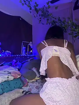 Snapshot of rosesgard3n chatting on 04/05/26, 03:09 rosesgard3n online show from 04/05/26, 03:09