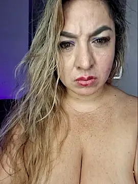 Snapshot of laurabassii chatting on 04/06/26, 04:46 laurabassii online show from 04/06/26, 04:46