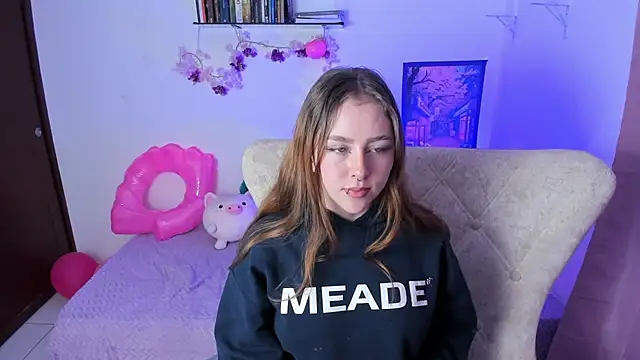 leyla miller  online show from 03/28/26, 03:11