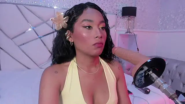 Horny Brunette  online show from 04/18/26, 03:32