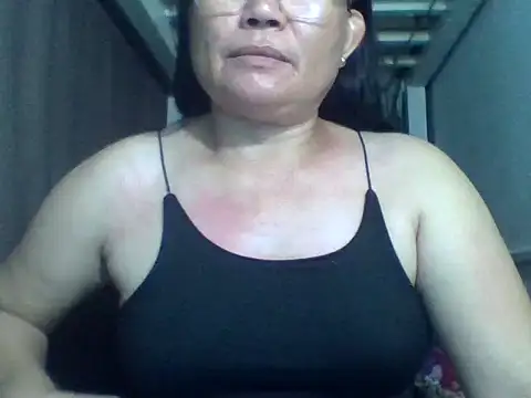 Snapshot of Singlemom_of2 chatting on 04/24/26, 05:21 Singlemom of2 online show from 04/24/26, 05:21