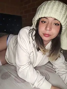 Snapshot of Petite_CherryX chatting on 04/04/26, 01:26 Petite CherryX online show from 04/04/26, 01:26