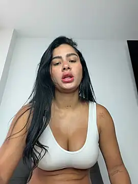 Snapshot of MoraFit_ chatting on 05/07/26, 02:11 MoraFit online show from 05/07/26, 02:11