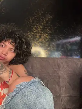 Laila LS online show from 06/11/26, 01:09