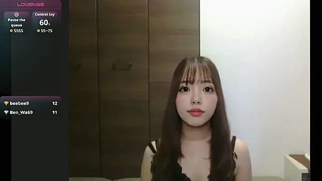 Snapshot of ena_01 chatting on 04/04/26, 04:33 ena 01 online show from 04/04/26, 04:33