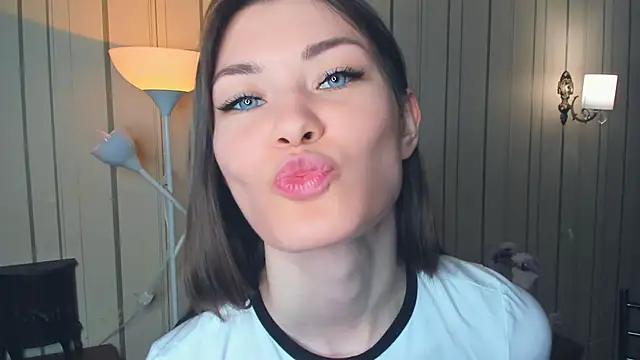 JulissaLipoma online show from 04/25/26, 07:22