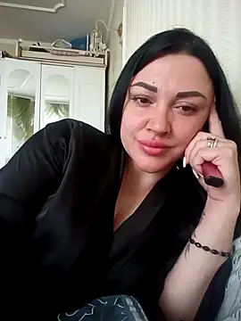 Snapshot of Elsie-Nora chatting on 05/07/26, 05:35 Elsie-Nora online show from 05/07/26, 05:35