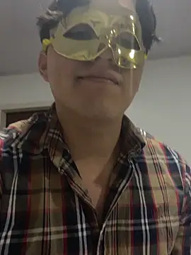 jovenguapo31 online show from 03/18/26, 04:32