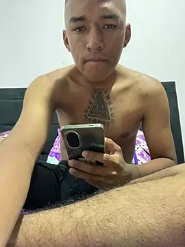 juliancito222 online show from 05/03/26, 12:49