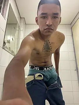 juliancito222 online show from 05/18/26, 10:37