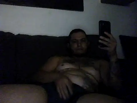 Snapshot of HOTB0Y18 chatting on 04/17/26, 07:22 HOTB0Y18 online show from 04/17/26, 07:22