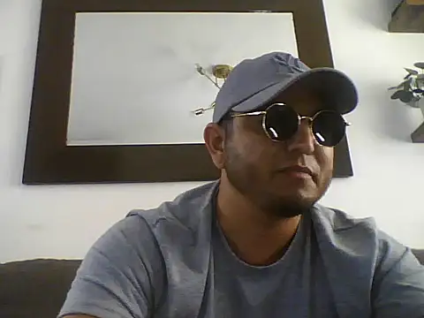 Snapshot of HOTB0Y18 chatting on 04/20/26, 08:21 HOTB0Y18 online show from 04/20/26, 08:21
