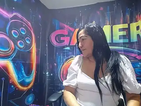 Snapshot of EmmieRae__ chatting on 03/22/26, 04:27 EmmieRae online show from 03/22/26, 04:27