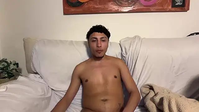 Snapshot of goldcouple22 chatting on 03/19/26, 06:23 goldcouple22 online show from 03/19/26, 06:23