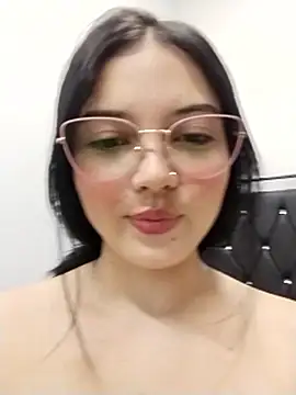 Snapshot of veleria_allurin chatting on 06/12/26, 11:35 veleria allurin online show from 06/12/26, 11:35